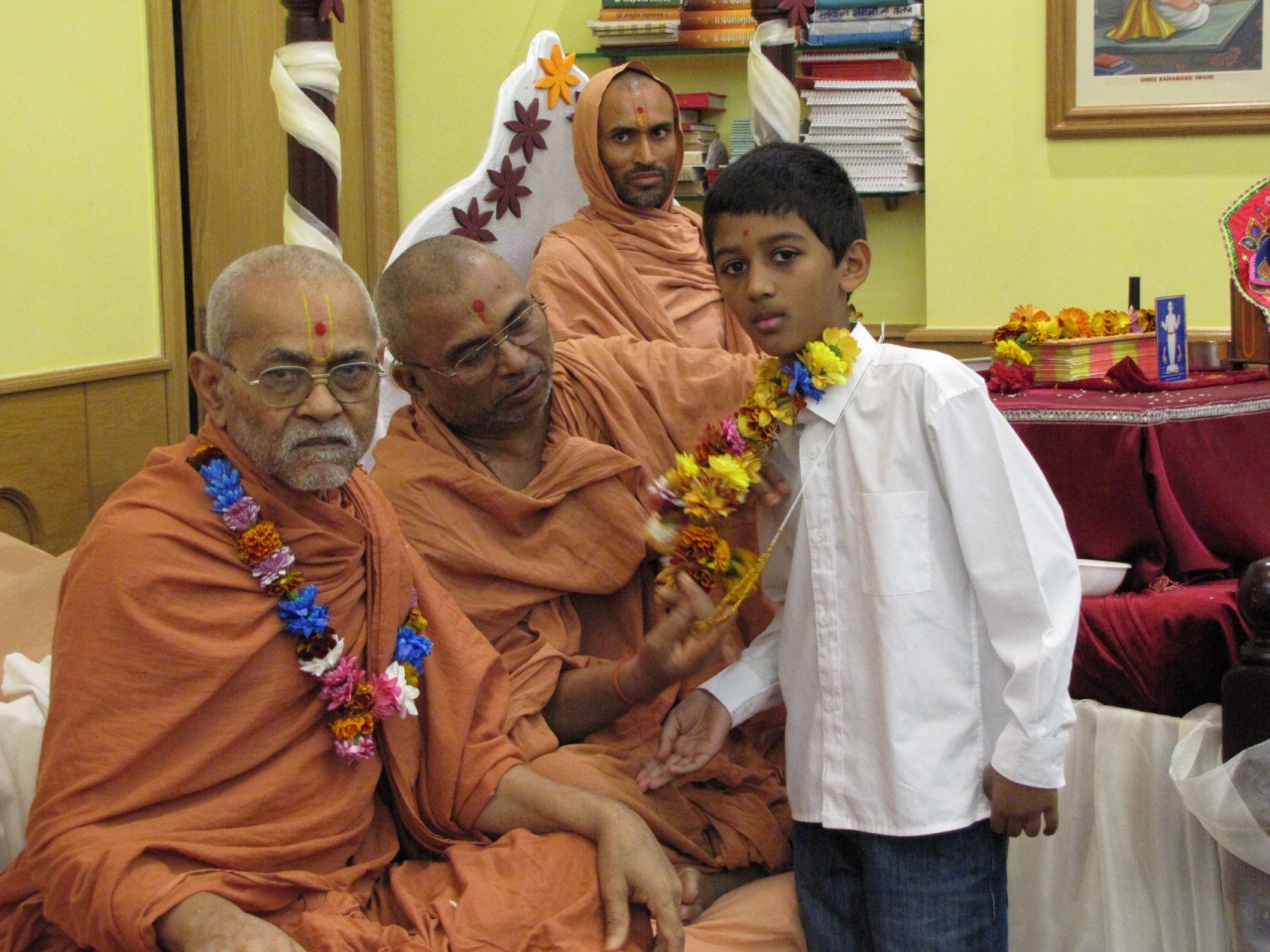 ©1987-2017 SKS Swaminarayan Temple East London