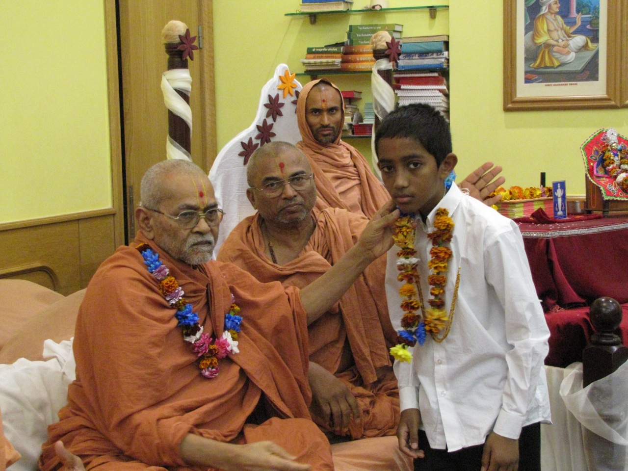 ©1987-2017 SKS Swaminarayan Temple East London