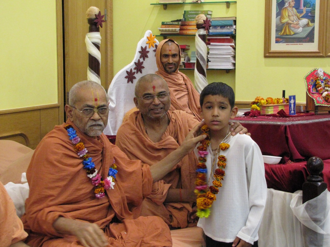 ©1987-2017 SKS Swaminarayan Temple East London