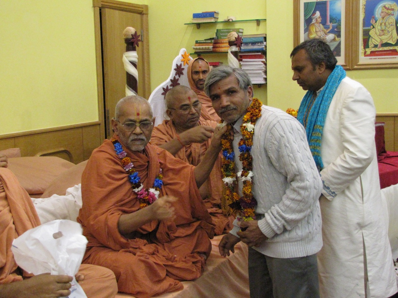©1987-2017 SKS Swaminarayan Temple East London