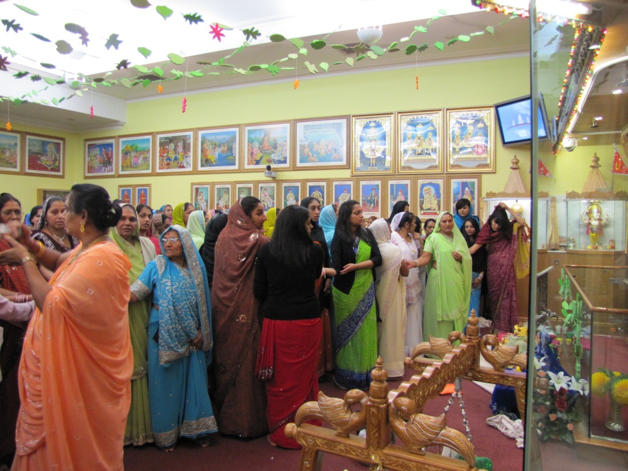 ©1987-2017 SKS Swaminarayan Temple East London