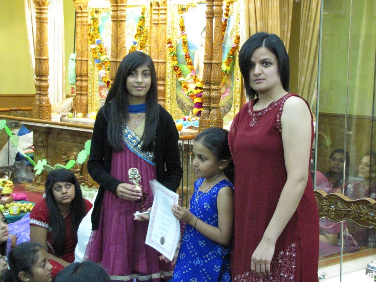 ©1987-2017 SKS Swaminarayan Temple East London